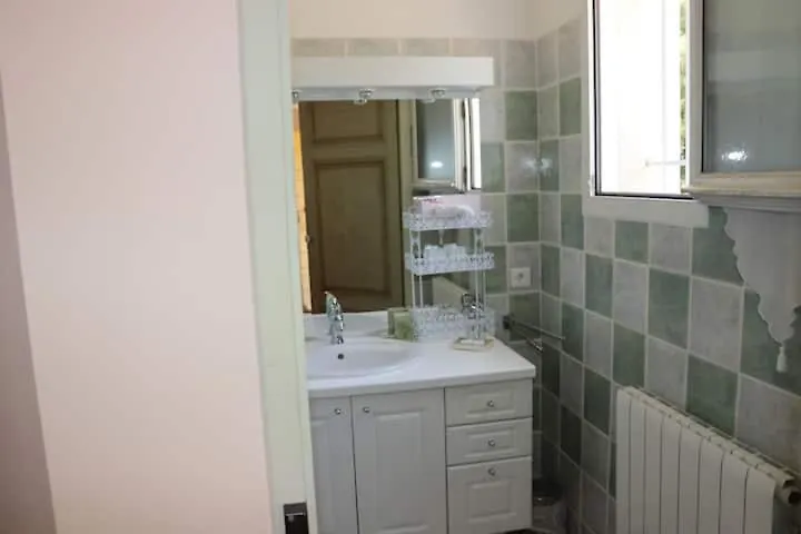 Guest house Domaine Des Gendalis Proche Avignon Hotel Saint-Saturnin-les-Avignon