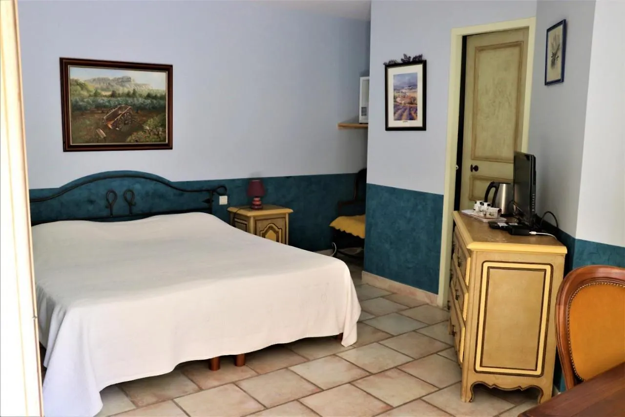 Guest house Domaine Des Gendalis Proche Avignon Hotel Saint-Saturnin-les-Avignon